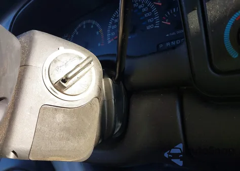 2000 Dodge Dakota Slt/Sport from USA, damaged, VIN 1B7GL2AX0YS648421